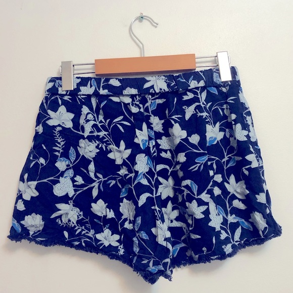 Flower Print Fringe Bottom Shorts (M) - Picture 5 of 7